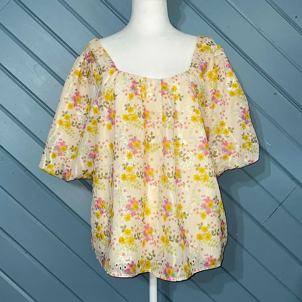 Anthropologie Ontwelfth yellow embroidered pastel floral puff sleeve blouse
